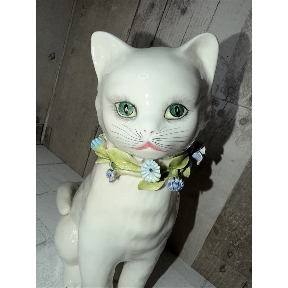 Vintage White Cat Statue‎ Figurine w/ Floral Collar Necklace Made In Italy